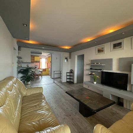 Lovely 3 Bedrooms Apartament Oradea Exterior foto