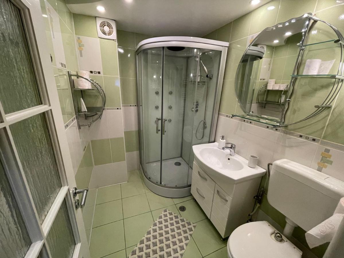 Lovely 3 Bedrooms Apartament Oradea Exterior foto
