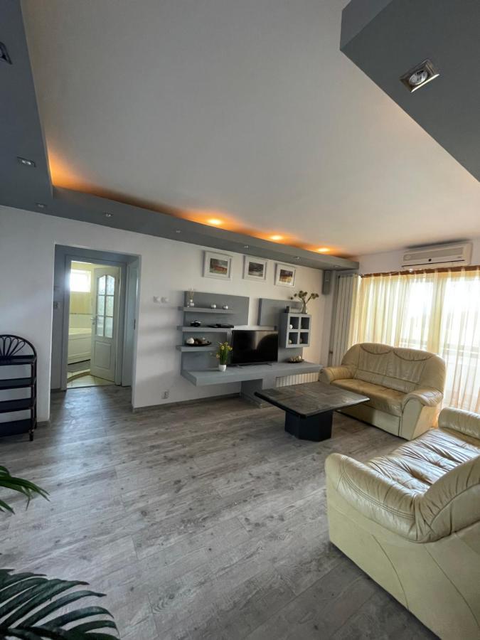 Lovely 3 Bedrooms Apartament Oradea Exterior foto