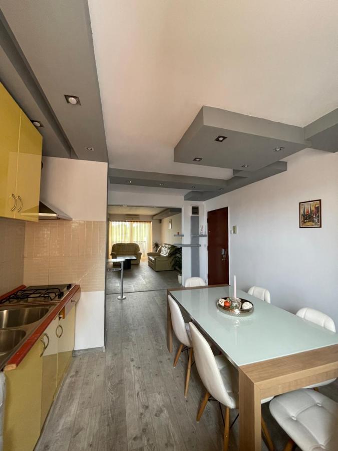 Lovely 3 Bedrooms Apartament Oradea Exterior foto