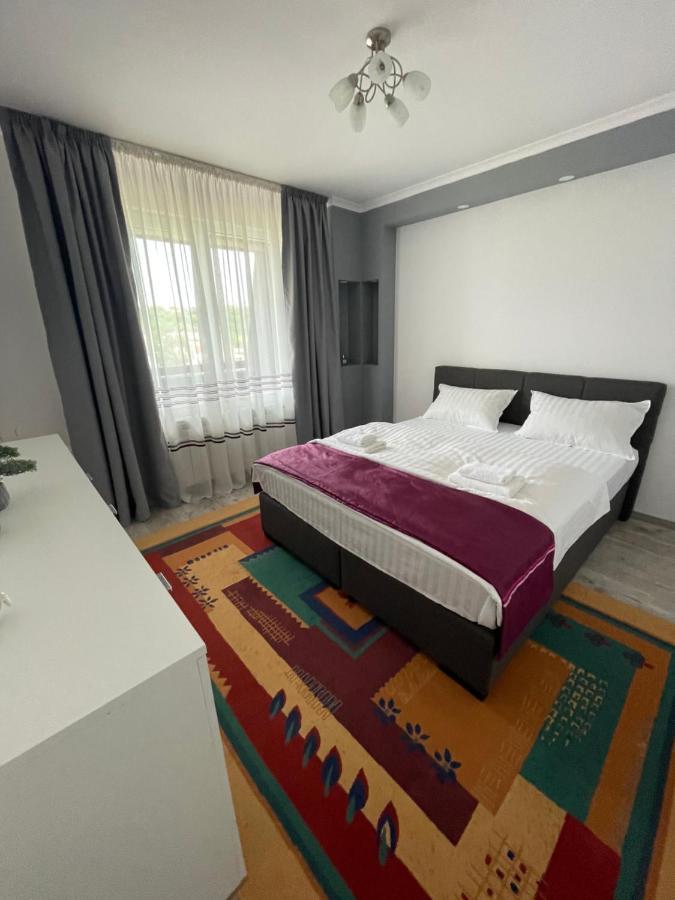 Lovely 3 Bedrooms Apartament Oradea Exterior foto